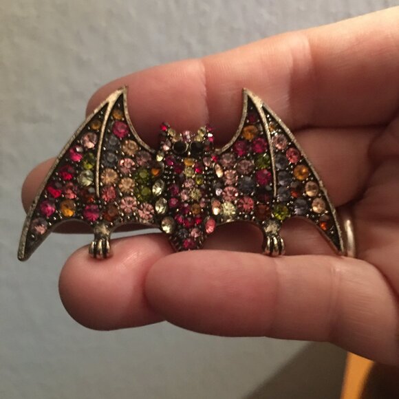 Red Tone Bat Rhinestone Costume Jewelry Brooch - So Cute NEW Drawer 6 - Picture 3 of 5